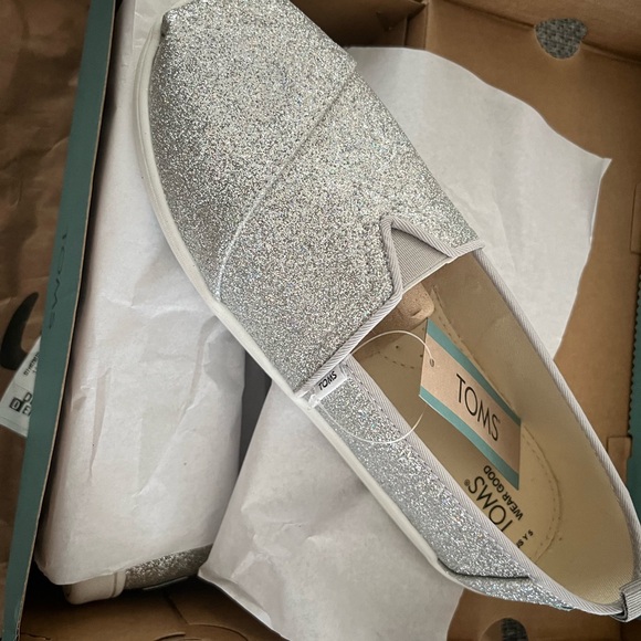 Brand New!! Toms! Glitter girl slip on shoes! 5Y! - Picture 2 of 3